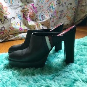 VINTAGE 90s TOMMY HILFIGER MULE HEELS
